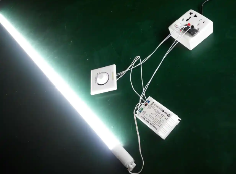 0-10V调光led灯管1.2�c?8w